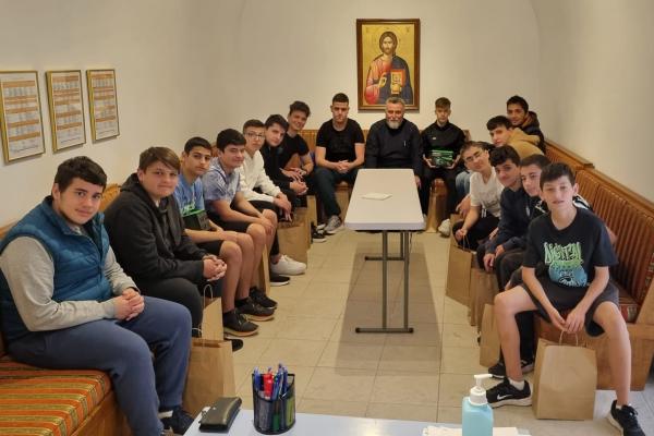 Λήξη της κατηχητικής περιόδου με δώρα για τους νέους του νησιού μας