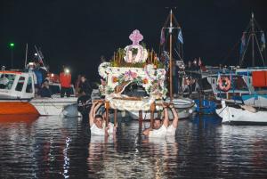 Σε κλίμα κατάνυξης η κορύφωση του θείου δράματος στην Ύδρα