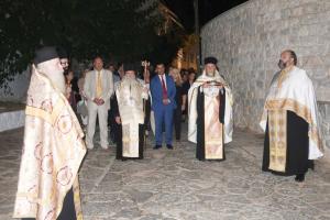 Με λαμπρότητα  ο Μέγας Πανηγυρικός Εσπερινός στην εορτάζουσα ενορία του Αγίου Δημητρίου Ύδρας, προεξάρχοντος του Σεβ. Ποιμενάρχη μας κ. ΕΦΡΑΙΜ