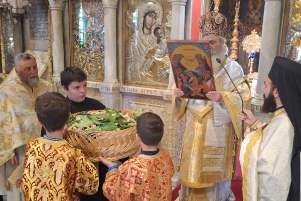 Το Μέγα Σάββατο ο Σεβασμιότατος Ποιμενάρχης μας κ. ΕΦΡΑΙΜ ιερούργησε στον Ι. Καθεδρικό Ναό Ύδρας