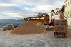 Ξεκίνησε το έργο επισκευής της κεντρικής προβλήτας του λιμανιού της Ύδρας