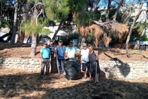 Καθαρισμός των κοινόχρηστων χώρων της Ύδρας με πρωτοβουλία της δημοτικής συμβούλου Ματίνας Τσιτσινάκη