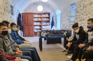 Με τον Πρωτοσύγκελλο π. Νεκτάριο Δαρδανό η αυριανή συνάντηση των αγοριών του Γυμνασίου και του Λυκείου