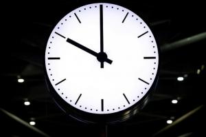 Αλλάζει η ώρα την Κυριακή - Μια ώρα μπροστά οι δείκτες των ρολογιών