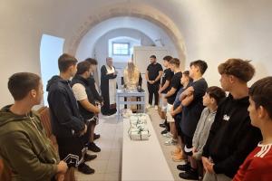 Ο Ποιμενάρχης μας κ. Εφραίμ ιερούργησε στον Ι. Καθεδρικό Ναό, μίλησε και ευλόγησε τη νεολαία της Ύδρας