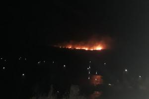 Πυρκαγιά ξέσπασε  το βράδυ σε περιοχή της Ύδρας με χαμηλή βλάστηση - Ποιες δυνάμεις επιχειρούν τώρα