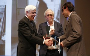 Απονεμήθηκε στον Π.Τέτση το «Βραβείο Εικαστικών Τεχνών Γιάννης Μόραλης», το οποίο παρέλαβε ο γιος του