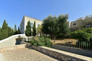 Πωλείται το αρχοντικό του Ανδρέα Μιαούλη. Τι ζητά από το Υπουργείο Πολιτισμού ο Δήμαρχος Ύδρας