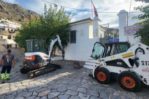 Ξεκίνησε   η εγκατάσταση υπογειοποιημένου κάδου κάθετης συμπίεσης απορριμμάτων έξω από το γήπεδο Ύδρας