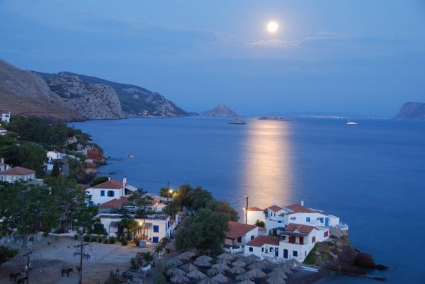 Το αυγουστιάτικο φεγγάρι, οι οπτικές απάτες και οι μύθοι της Σελήνης