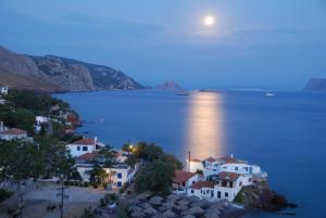 Το αυγουστιάτικο φεγγάρι, οι οπτικές απάτες και οι μύθοι της Σελήνης