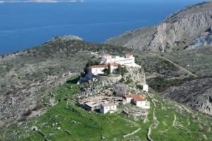 Την Δευτέρα  του Αγίου Πνεύματος γιορτάζει η Ιερά Μονή της Αγίας Τριάδας