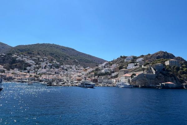 Τουριστικό σκάφος  υπέστη βλάβη λόγω εμπλοκής σχοινιού στην προπέλα της μηχανής του