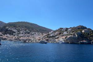 Τουριστικό σκάφος  υπέστη βλάβη λόγω εμπλοκής σχοινιού στην προπέλα της μηχανής του