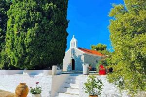 Πανηγυρίζει   η Ιερά Μονή Αγίας Ευπραξίας (Δοκού) Ύδρας - Το πρόγραμμα των Ι. Ακολουθιών