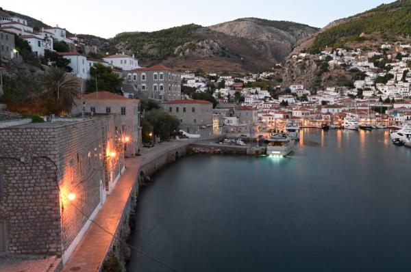 Αστική αναζωογόνηση  της Ύδρας με αναβάθμιση του φωτισμού κτηρίων, μνημείων και κοινόχρηστων χώρων