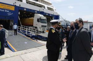 Στο Λιμάνι  του Πειραιά ο Γιάννης Πλακιωτάκης: Λίγο ακόμη υπομονή για να κερδίσουμε πάλι τη ζωή μας