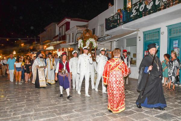 Με λαμπρότητα και κατάνυξη η γιορτή της Παναγίας στην Ύδρα παρουσία του Αρχιεπισκόπου κ. Ιερώνυμου