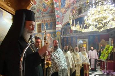 Xοροστατούντος του Μητροπολίτη ΕΦΡΑΙΜ, ο Μ. Αρχιερατικός Εσπερινός στην ενορία Παμ. Ταξιαρχών στο χωριό Ασώματοι Αιγίνης