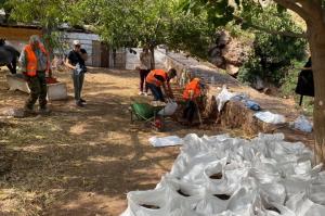 Καθαρισμός των ρεμάτων στην Ύδρα από την Περιφέρεια Αττικής προς αποφυγή πλημμυρών