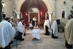 Στην ενορία  της Συνάξεως των 12 Αιγινητών Αγίων χοροστάτησε ο Μητροπολίτης Ύδρας κ. ΕΦΡΑΙΜ