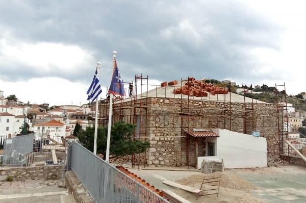 Σε εξέλιξη οι επισκευαστικές εργασίες στο Α' Δημοτικό Σχολείο Ύδρας