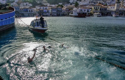 Η κατάδυση του τιμίου σταυρού στο λιμάνι της Ύδρας