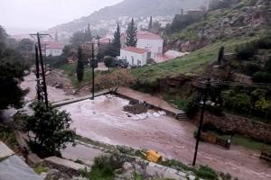Ισχυρή βροχόπτωση  με έντονα πλημμυρικά φαινόμενα και στην Ύδρα