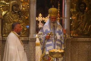 Τελέστηκε Ιερά Αγρυπνία στον Καθεδρικό Ναό Ύδρας επί τη αποδόσει του Αγίου Πάσχα προεξάρχοντος του Μητροπολίτη κ.ΕΦΡΑΙΜ