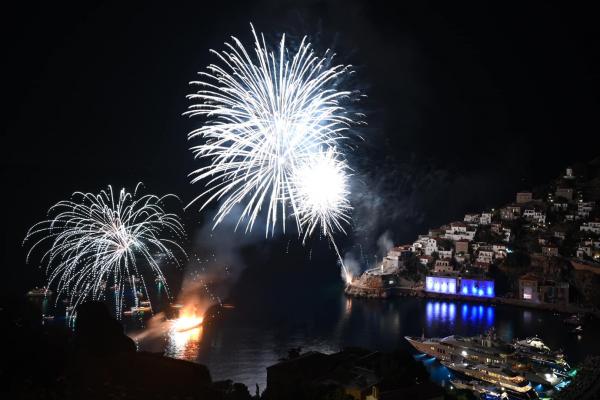 Γιορτάστηκαν εντυπωσιακά  τα Μιαούλεια στην Ύδρα