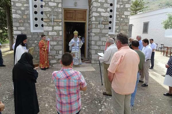 Σε κλίμα συγκίνησης η Ιερά πανήγυρις στο Ησυχαστήριο της Αγίας Φωτεινής στην Ύδρα