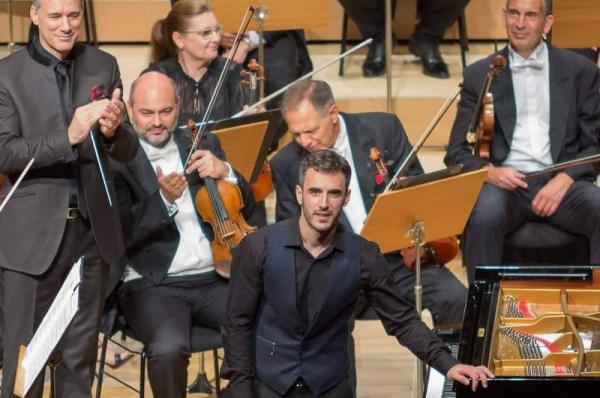 Καταχειροκροτήθηκε   ο Σταμάτης Βλαχοδημήτρης στο τρίτο κοντσέρτο του Σεργκέι Προκόφιεφ