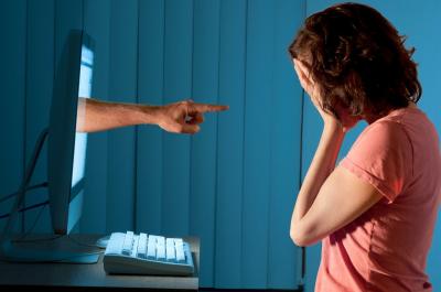 Σεμινάρια ευαισθητοποίησης  σε μαθητές γυμνασίου του Πειραιά για τα σημαντικά θέματα του κυβερνοεγκλήματος και του σχολικού εκφοβισμού