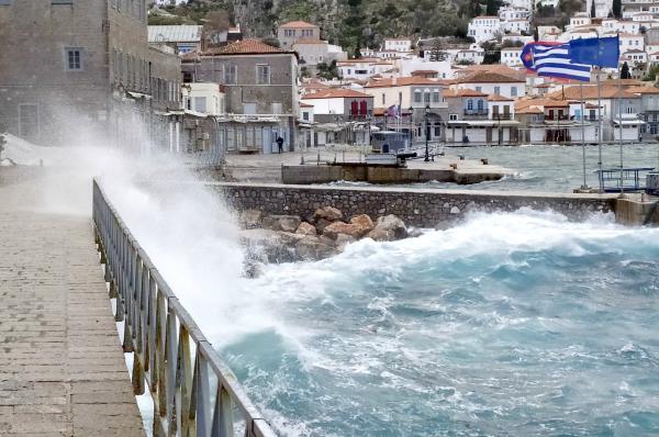 Πρόστιμα προς  το Ελληνικό Δημόσιο για όσους αψηφούν τον καιρό και χρειάζονται διάσωση από το Λιμενικό