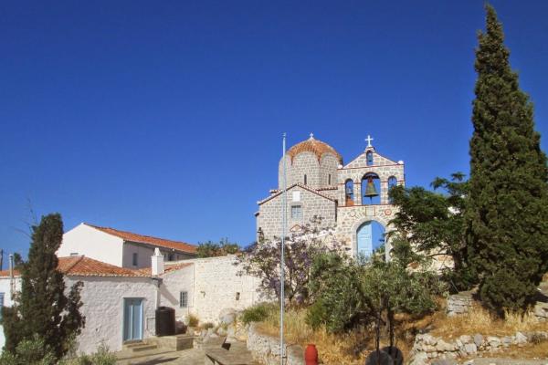 Ο Μητροπολίτης Ύδρας  κ. ΕΦΡΑΙΜ στην εορτάζουσα Ι. Μονή της Αγίας Ματρώνας