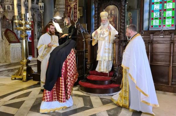 Ο Ποιμενάρχης  κ. ΕΦΡΑΙΜ ιερούργησε και τέλεσε τον Εσπερινό της Γονυκλισίας στον Ι. Καθεδρικό Ναό Ύδρας