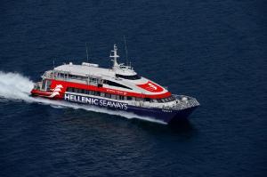 Απίστευτη ταλαιπωρία  για τους επιβάτες λόγω της μηχανικής βλάβης του Flying Cat 5 (VIDEO)