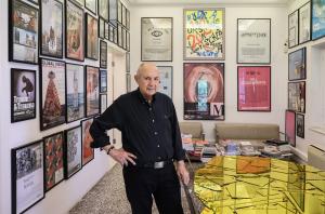 Ο Δάκης Ιωάννου μιλάει στην «Κ» για τη συλλογή του, τον Τζεφ Κουνς και την Υδρα