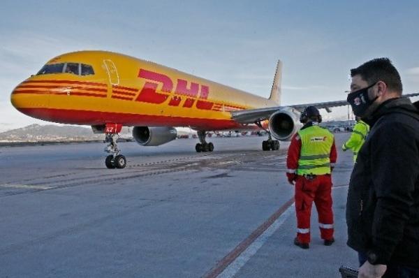 Έφτασε στην Αθήνα η πρώτη μεγάλη παρτίδα 83.850 δόσεων του εμβολίου της Pfizer