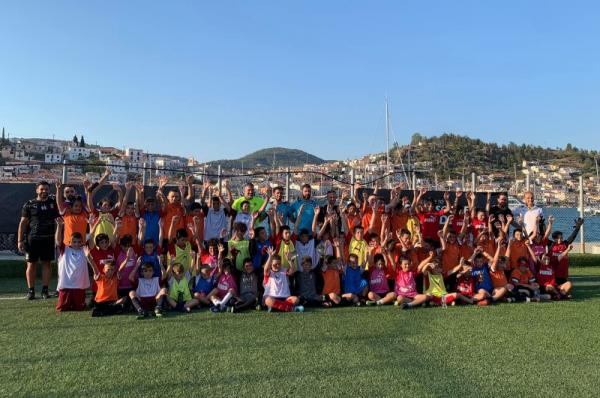 Ολοκληρώθηκε με επιτυχία η συμμετοχή των αθλητών της Ακαδημίας του Α.Ο.Ύδρας στο τριήμερο καμπ της Valencia C.F. στον Γαλατά Τροιζηνίας