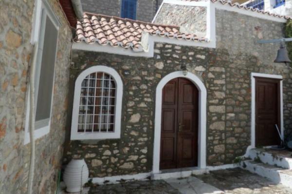 Εορτάζει το παρεκκλήσι του Αγίου Ευσταθίου. Τον Σεβασμιότατο θα εκπροσωπήσει ο Πανοσ . Πρωτοσύγκελλος Αρχιμ. π. Νεκτάριος Δαρδανός