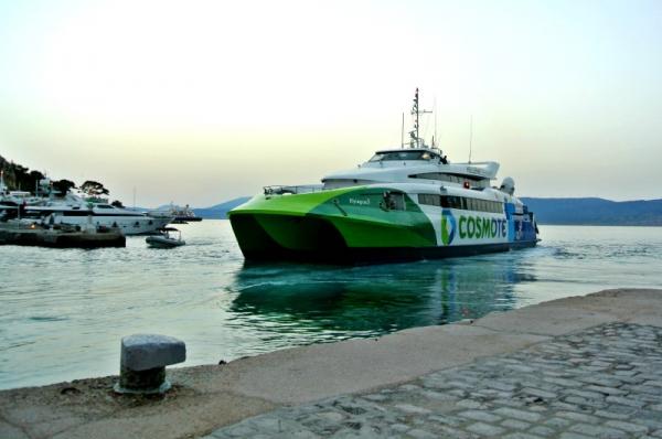 Σύγκρουση του ταχυπλόου CAT3 με θαλάσσιο ταξί ανοιχτά της Ύδρας