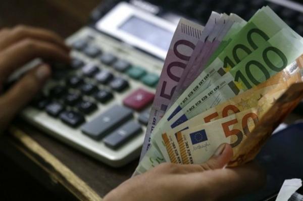 Από σήμερα  στους λογαριασμούς τα επιδόματα και οι παροχές του ΟΠΕΚΑ