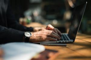 Αύξηση ωραρίου εργασίας και ορίου ηλικίας πρόσληψης συμβασιούχων σε ΟΤΑ προβλέπει νσχ του ΥΠΕΣ