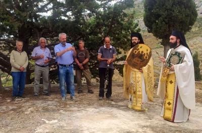 Με κατάνυξη γιόρτασε στην Ύδρα η Ιερά Μονή της Αγίας Τριάδος