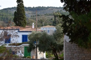 Η Αδελφότης Υδραίων Αθηνών παίρνει θέση για το «Γηροκομείο»