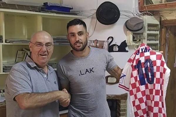 Με τα χρώματα του Α.Ο.Ύδρας ο Λάζαρος Σκαρπινάκης