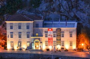 Εορταστικό bazaar βιβλίων και αντικειμένων στο ΙΑΜΥ