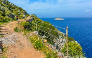 Λιθοστρώνεται ο δρόμος από το «Μικρό Καμίνι» έως το «Γεφυράκι του Βλυχού».