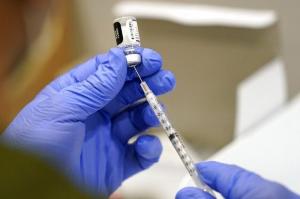 Κορωνοϊός - Επικεφαλής BioNTech: Γιατί είναι σημαντική η τρίτη δόση εμβολίου